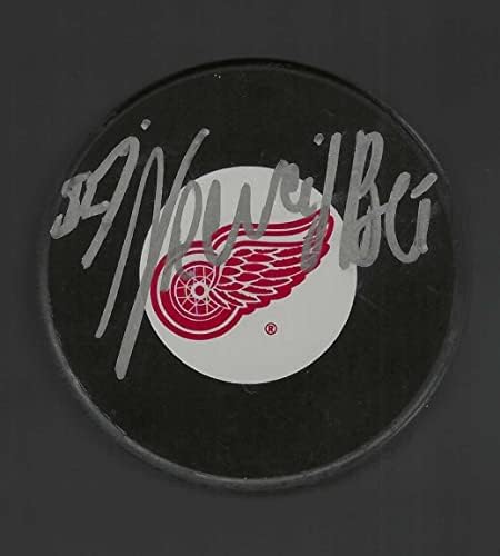 Francis Pare Detroit Red Wings Diskini İmzaladı - İmzalı NHL Diskleri