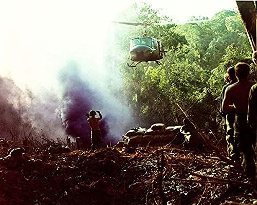 Vietnam Savaşı UH - 1 Huey Helikopter Yaklaşımı 8x10 Gümüş Halide Fotoğraf Baskısı
