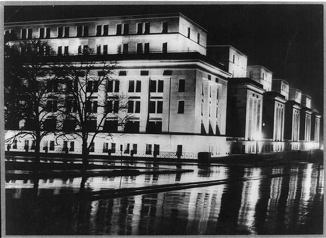 HistoricalFindings Fotoğraf: Washington, DC, ABD İçişleri Bakanlığı'nın Güney Binası, Gece